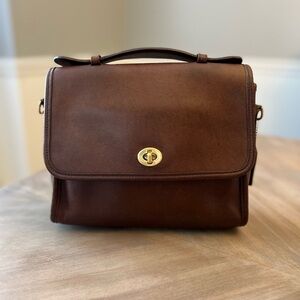 Vintage Coach Court 9870 Mahogany